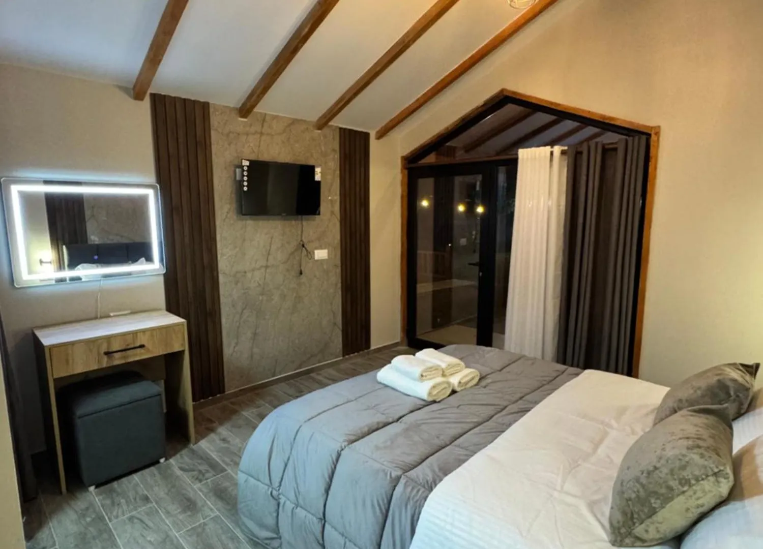 Alpinehouse Hotel Theth 2*,  Albania