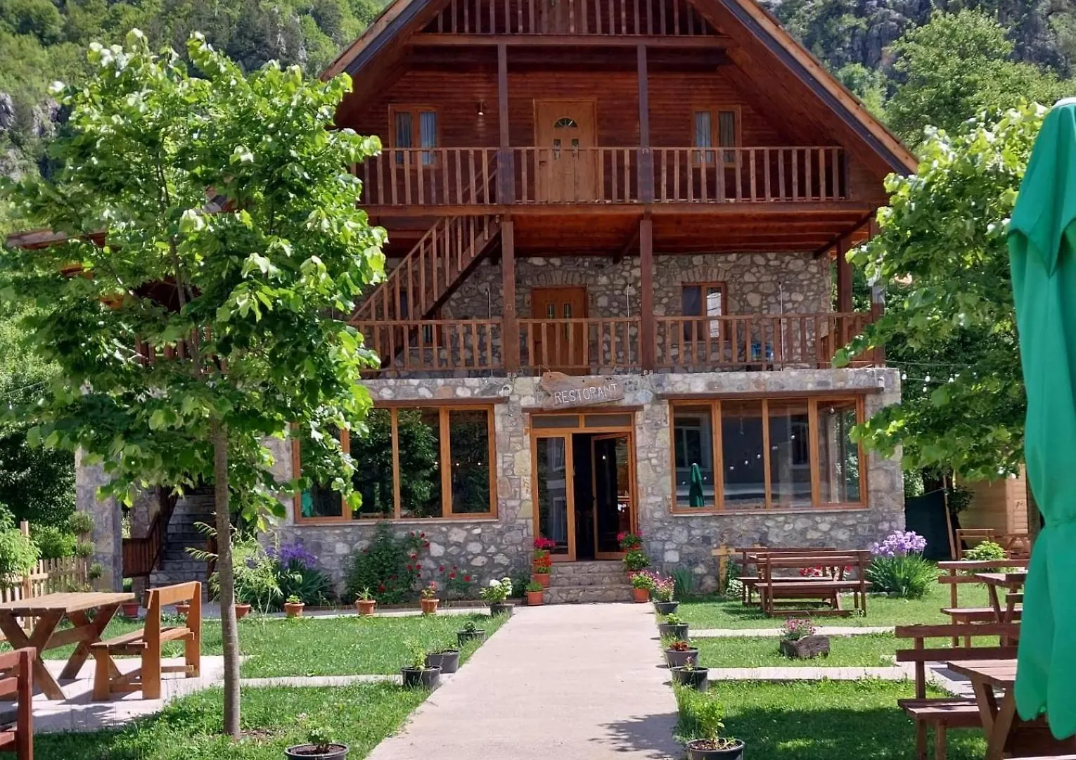 Pensionat Alpinehouse Hotell Theth