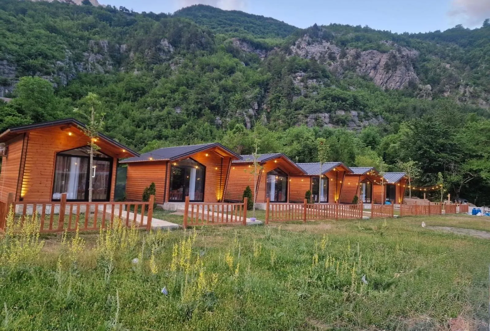 Alpinehouse Hotell Theth 2*,