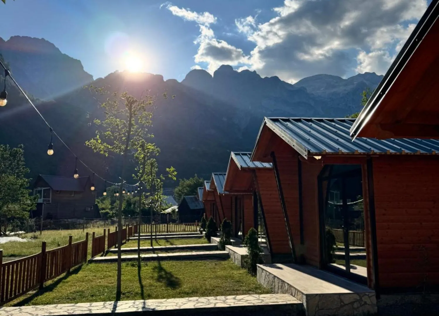 Отель Alpinehouse Тети 2*,  Албания