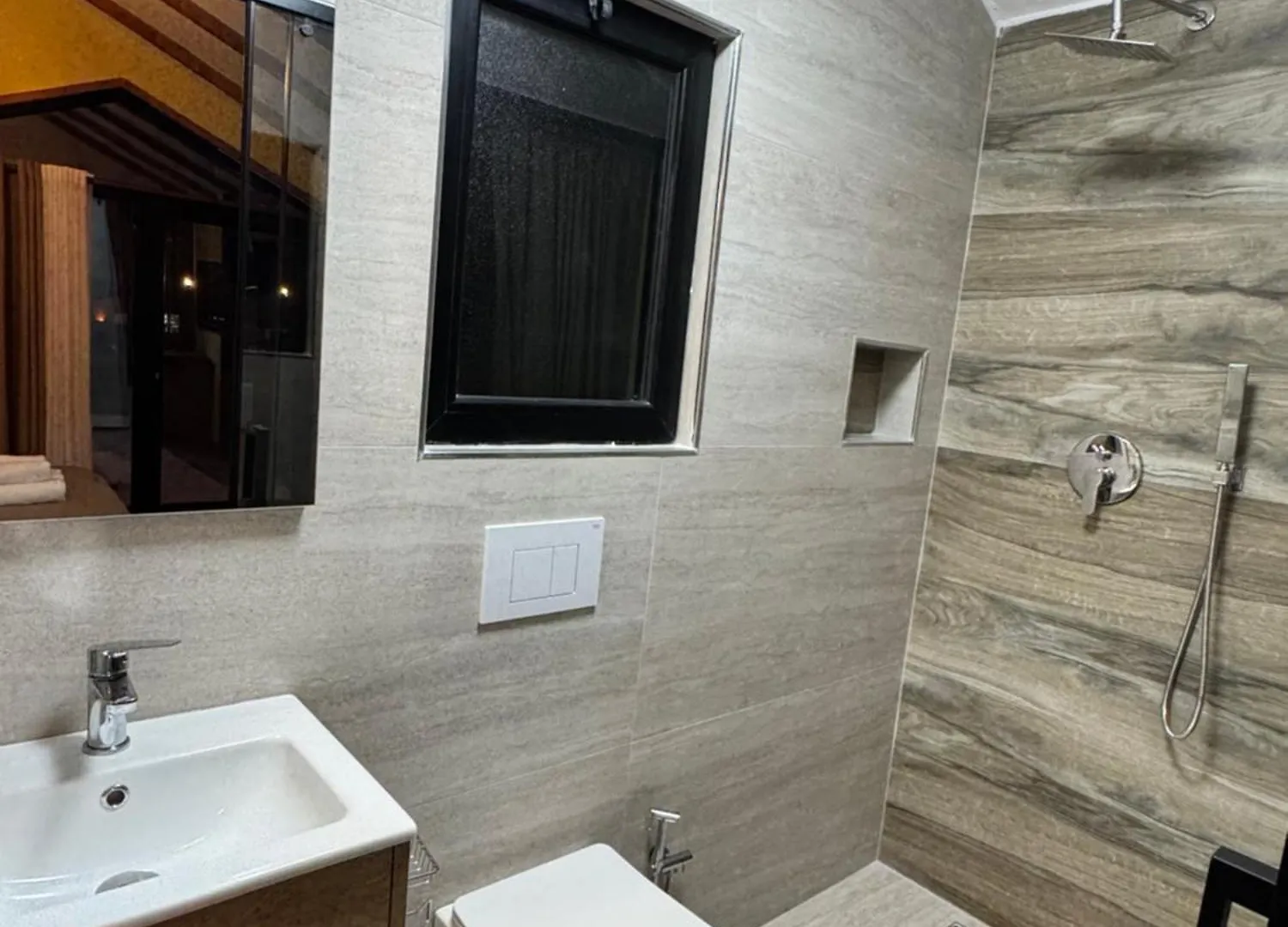 Pensionat Alpinehouse Hotell Theth